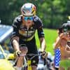 “Moeten door mensenmassa rijden”: Van Aert kaart “beangstigende” afdalingen ná aankomsten bergop aan