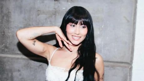 Aitana pone su piel a punto con el tratamiento estrella de las famosas: "Cuando la piel está dañada por el sol"