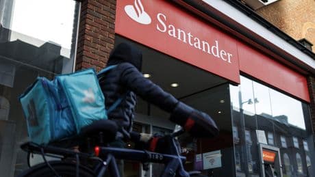 Santander, condenado a pagar 600 millones a AXA en su pleito sobre seguros en Reino Unido