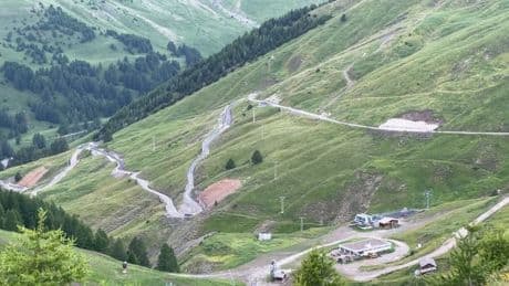 Intempéries dans les Alpes-de-Haute-Provence: le col d'Allos fermé, un éboulement signalé à Barles
