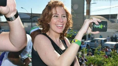 Carla Zambelli, la deputata brasiliana è atterrata a Roma. Era ricercata dall'Interpol: è stata condannata a 10 anni