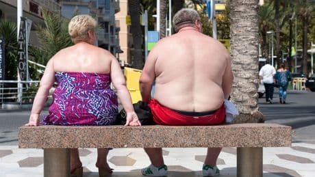 Los españoles cuidan más su alimentación y fuman menos, pero aumenta el sobrepeso y la salud mental se resiente