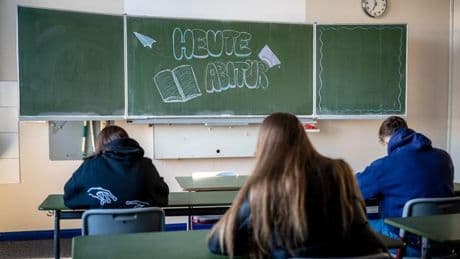 Schulen: Einer mit vollen 900 Punkten: 27.500 bestehen Abitur