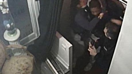 Affaire Michel Zecler : un procès devant la cour criminelle ordonné pour trois policiers, le caractère raciste de l’agression pas suffisamment matérialisé