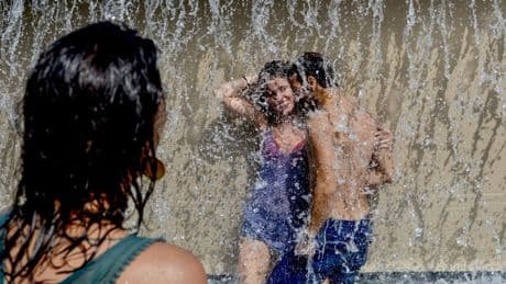 Amores de verano: tan lejos y tan cerca