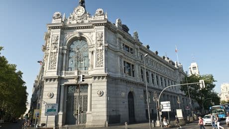 La caída de tipos impulsa la demanda de crédito y suaviza sus condiciones, según el Banco de España