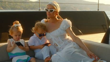 Familie Hilton urlaubt auf Luxusjacht - Hier kichern die Kinder von Paris Hilton um die Wette