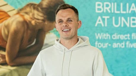 Lawrence Shankland spotted at Glasgow Airport ahead of new Hearts deal
