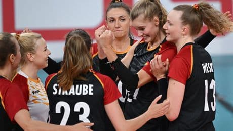 Turnier in Thailand: Deutsche Volleyballerinnen starten mit Sieg in WM