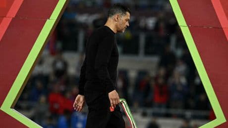 Coppa Italia, il gesto di Conceiçao: niente mano ai giocatori del Bologna e non si mette la medaglia al collo