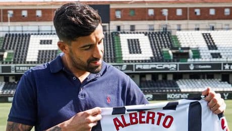 Alberto Jiménez amplía su contrato con el Castellón hasta el año 2028