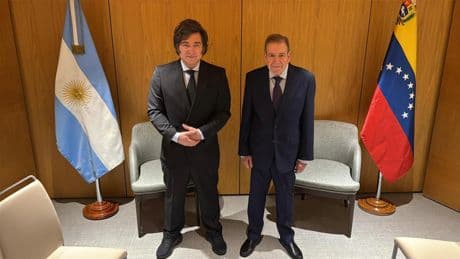 Ronda de saludos de Milei en Madrid: de Edmundo González a Simeone