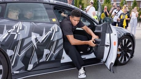 Mit 850 PS zum BVB-Training - Bellingham kommt mit Auto, das es noch nicht gibt