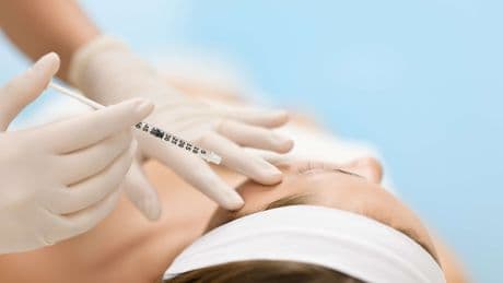 Des injections de botox qui rapportent dix fois plus qu’une consultation : les dermatologues accusés de faire trop de médecine esthétique