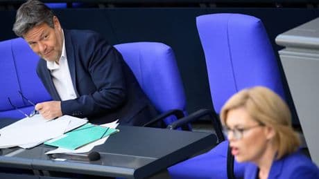 „Fetischhaftes Wurstgefresse“ – so rechnet Habeck jetzt mit dem politischen Gegner ab