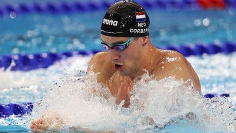 Gemengde estafetteploeg grijpt nipt naast WK-brons op 4x 100 meter wisselslag