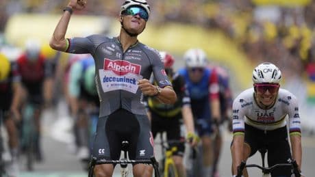 Tour de France: Van der Poel gewinnt längste Etappe und fährt ins Gelbe Trikot