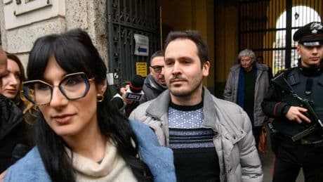 Andrea Sempio, la nuova (difficile) vita da indagato: «Cambia città ogni giorno. Fa yoga, non ha una fidanzata e non guarda la tv, Corona lo ha inseguito in auto»