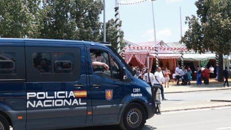 Una reyerta entre dos grupos en las cercanías de la Feria de Sevilla acaba con un menor herido y un detenido