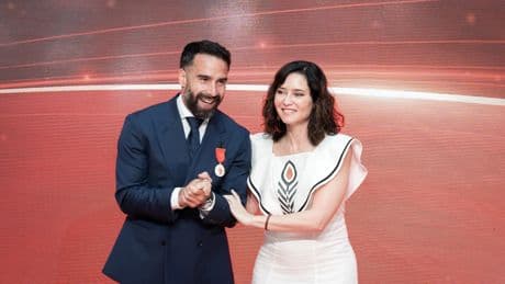 El dardo de Ayuso al Barça en la entrega de la Medalla de Oro a Dani Carvajal