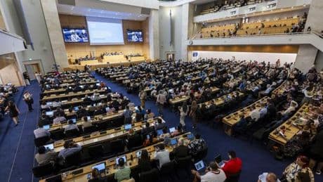 Traité international de lutte contre la pollution plastique : un premier projet de texte rejeté, la fin des négociations est prévue jeudi à minuit