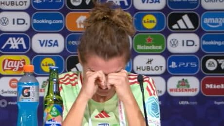 <p>Lacrime Girelli, brividi Italia: la conferenza che cambia ogni prospettiva</p>