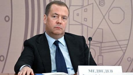 Donald Trump “intensifie sa guerre verbale” avec Dmitri Medvedev et déploie deux sous-marins nucléaires