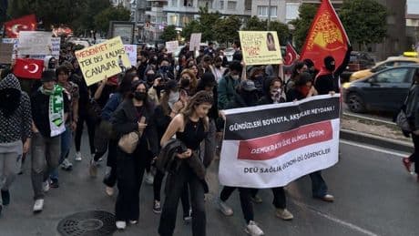 CHP'li Yücel, İzmir’deki tutuklu gençleri ziyaret etti: "Tutuklama kararları, keyfi kararlara en somut örnek"