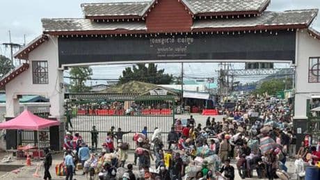 L’exode des travailleurs cambodgiens employés en Thaïlande après les affrontements entre les deux pays