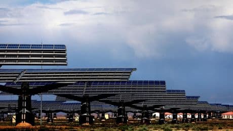 La red necesita baterías y mejoras para asumir la expansión de la solar