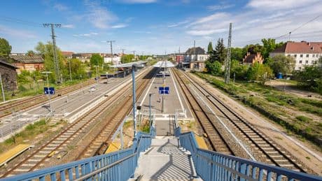 Am Bahnhof in Neubrandenburg - Eltern vergessen Baby auf dem Bahnsteig