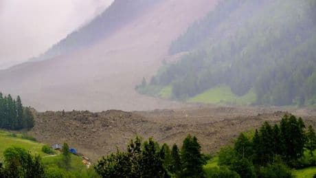 Unglück in den Alpen: Nach Gletscherabbruch droht Flutwelle in der Schweiz