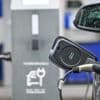 Voitures électriques : le gouvernement veut augmenter le bonus à l'achat et changer son financement