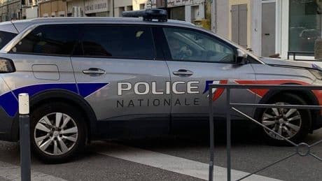 Auto piomba sulla folla in Normandia: 1 morto e 5 feriti. Tre sono gravi