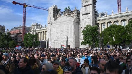 Hongrie : « Dos au mur, Viktor Orban surfe sur la désorientation des sociétés européennes »