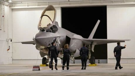 F35 israeliani modificati (grazie agli Usa) prima dell'attacco all'Iran: i serbatoi di riserva per aumentare l'autonomia di volo