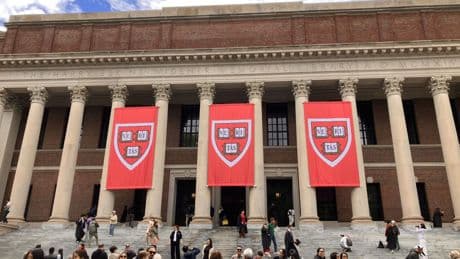 Trump se dispone a cancelar todos los fondos federales destinados a Harvard