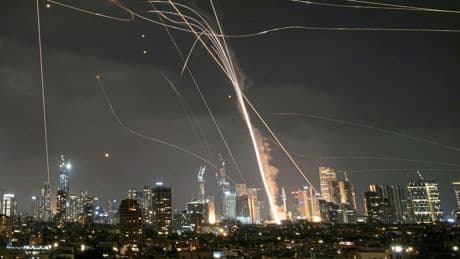 Bericht aus Israel: "So etwas noch nicht gesehen": Reporterin erlebt Raketenangriff in Tel Aviv