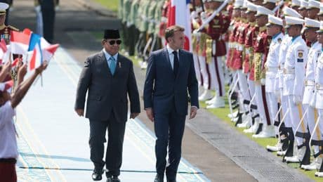 Visite d’Emmanuel Macron en Indonésie : « Le commerce des armes ne peut se soustraire à toute exigence éthique »