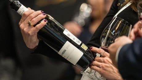 Los cambios de hábitos y las malas cosechas abocan al sector del vino a una crisis mundial