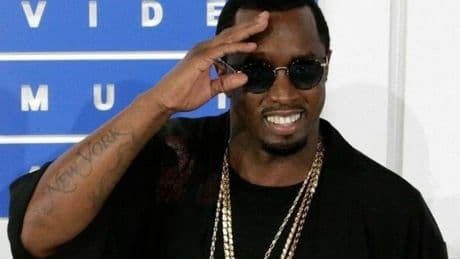 Puff Diddy in aula (con i 6 figli) al processo. Le testimonianze choc: «Filmava le donne mentre le costringeva a fare orge, fece penzolare una ragazza da un balcone»