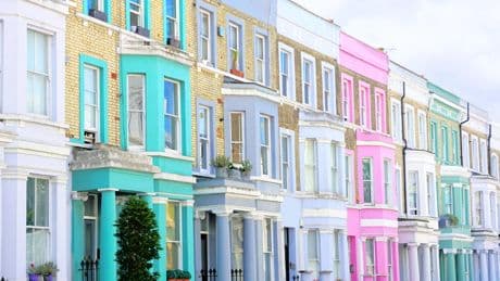 «On ne pouvait même plus sortir de chez nous» : les habitants de Notting Hill repeignent leurs maisons en noir pour faire fuir les touristes
