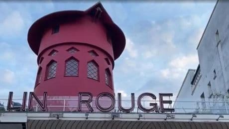 Il gran ritorno del Moulin Rouge: le pale riprendono a girare a più di un anno dal loro crollo