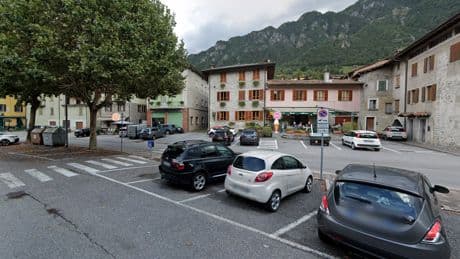 Doodsbange Nederlandse peuter dwaalt rond op Italiaanse markt: grootouders waren haar uit het oog verloren