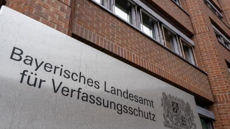Gefahren: Herrmann: Innere Sicherheit von links und rechts bedroht