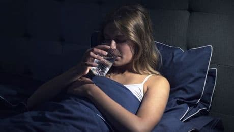 Two ingredient drink before bed slashes blood sugar and triggers weight loss