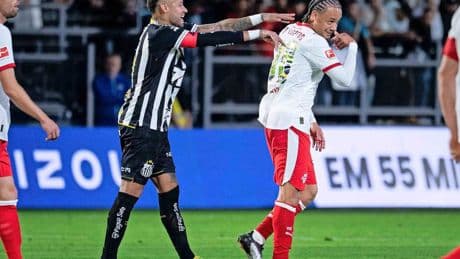 Neymar zwijgt over toekomst maar geniet van weerzien met Xavi Simons