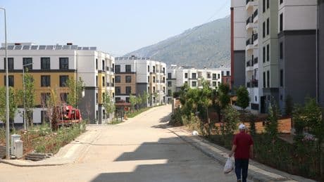 Depremde evini kaybedenler bayrama yeni yuvalarında girdi