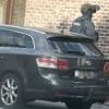 Man roept luid op straat en verschanst zich in woning in Oostakker, maar komt uiteindelijk tóch naar buiten