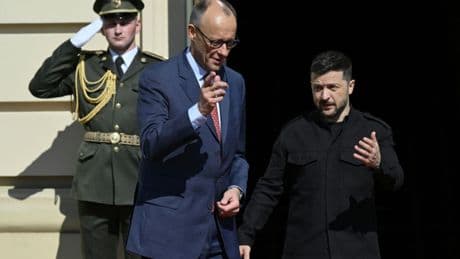 Ukrainischer Präsident Selenskyj für Treffen mit Merz in Berlin gelandet